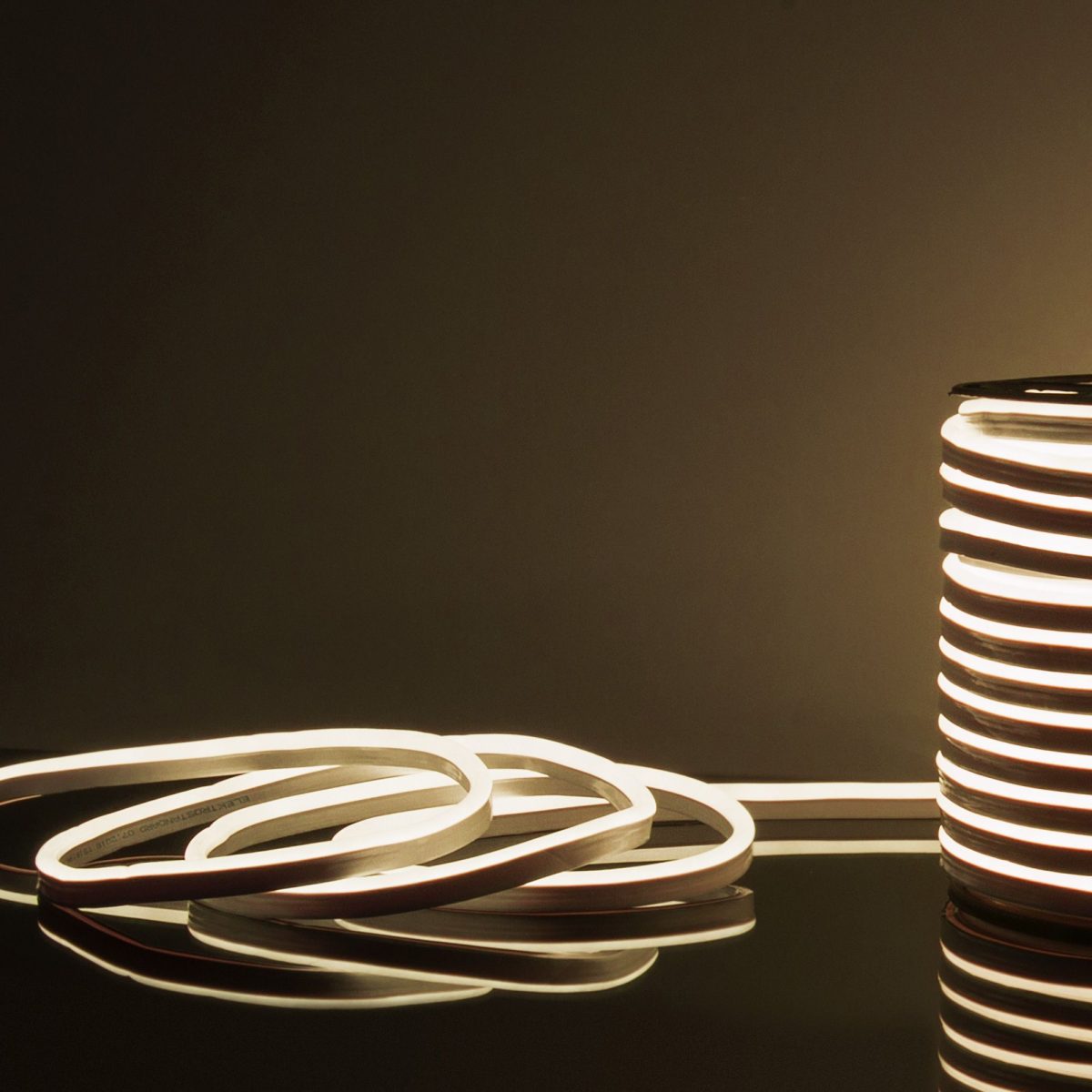 Светодиодный гибкий неон 220 В 9.6 Вт/м 120 Led/м 2835 IP67, односторонний дневной белый 4200 K, 50 м Гибкий неон 220V 9,6W 120Led 2835 IP67 односторонний дневной белый, 50 м — изображение 4